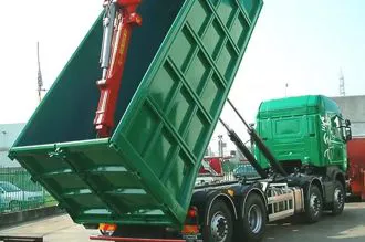 Servizio container e grù